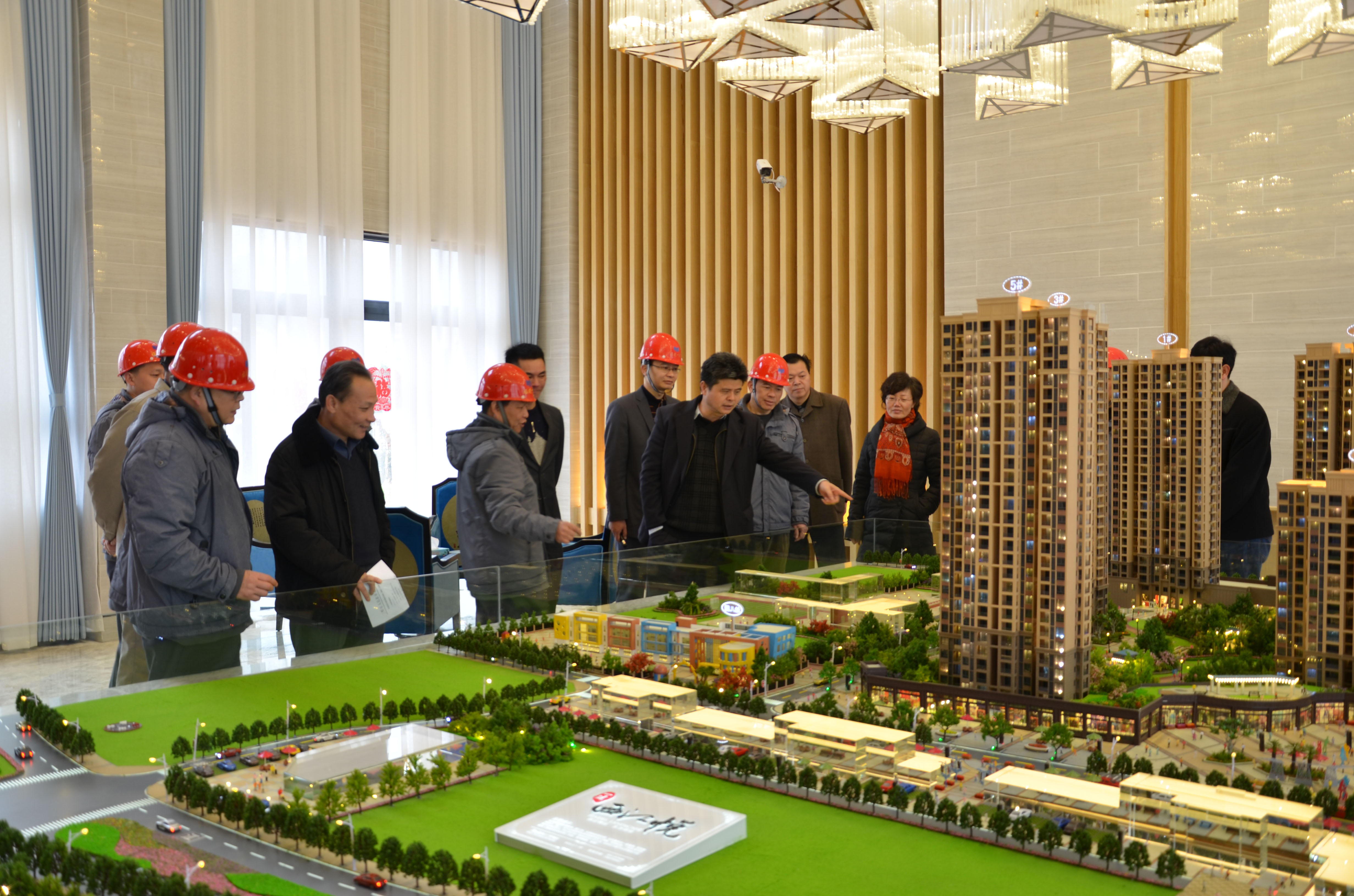 关切一线建设者.JPG